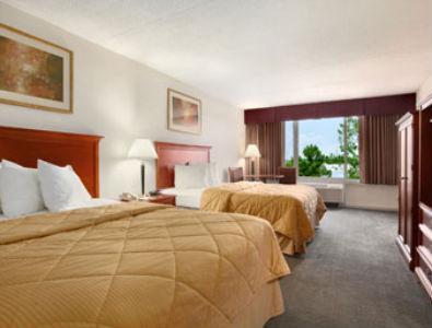 Baymont Inn & Suites Клиъруотър Стая снимка