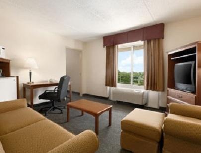 Baymont Inn & Suites Клиъруотър Стая снимка
